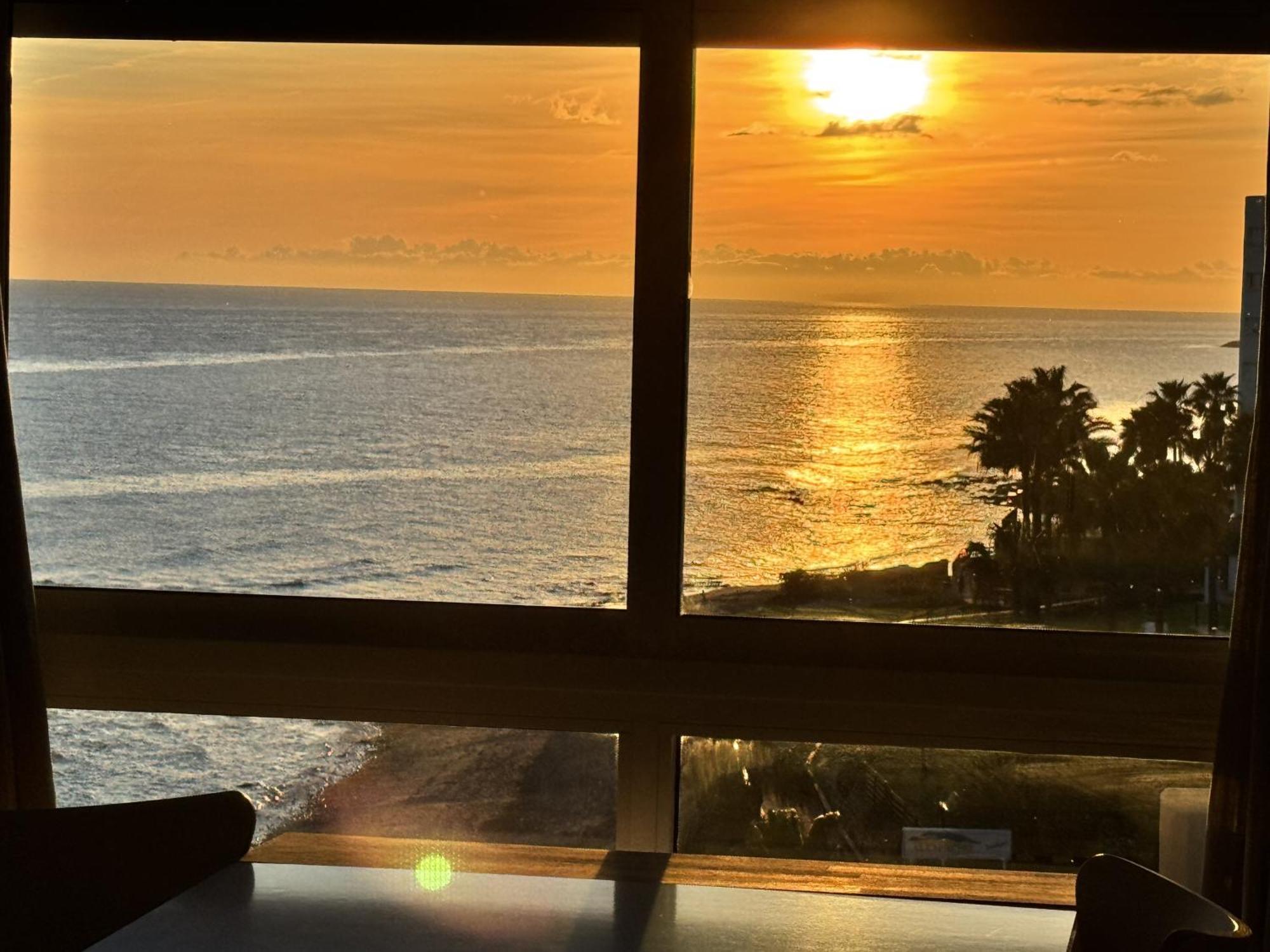 Beachfront Studio ,The View Calahonda, Panoramic Sea Views Sitio de Calahonda Exterior photo
